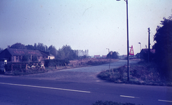 DIA30589 De hoek Voorweg en De Ruy: kolenhandel; ca. 1973