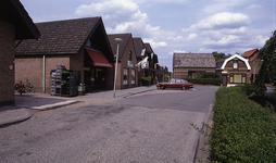 DIA35038 Supermarkt en woningen langs de Ring; ca. 1993