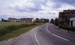 DIA35043 Woningen langs de Dorpsweg en de Dr. J.M. den Uylstraat; ca. 1993