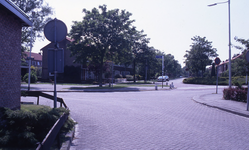 DIA36040 De Hoogvlietlaan, gezien vanaf de Kerkweg; ca. 1993