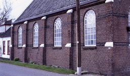 DIA36127 Garage wijn in de voormalige gereformeerde kerk; ca. 1993