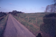 DIA36192 Kijkje op de Vleerdamsedijk nabij de Boomweg; ca. 1980