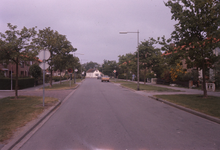 DIA36201 Kijkje op de Hoogvlietlaan richting de Middeldijk; ca. 1980