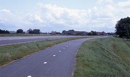 DIA39011 Het dorp Simonshaven, gezien vanaf de Molendijk; 1993