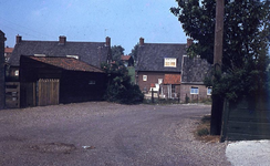 DIA39060 Achterzijde van woningen langs de Hogeweg; ca. 1980