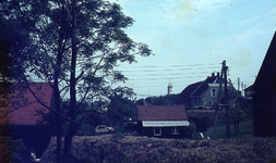 DIA39108 Boerderij langs de Ring, gezien vanaf de Hogeweg; ca. 1980