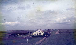 DIA39267 Boerderij aan de Schuddebeursedijk in Simonshaven; ca. 1968