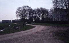 DIA39302 De kerk van Simonshaven; ca. 1985