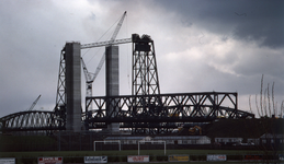 DIA40465 Spijkenisse; ; Aanbouw nieuwe Spijkenisserbrug, 15 april 1977