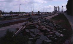 DIA40524 Spijkenisse; ; File voor de oude brug, 13 mei 1978