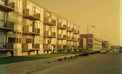 DIA41611 Flats langs de Anjerstraat; September 1963