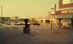 DIA41660 Het Anjerplein, gezien vanaf winkelcentrum 't Plateau; September 1963