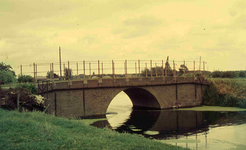 DIA41675 Heulbrug over de Vierambachtenboezem bij de Breekade; September 1963