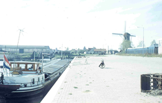 DIA41744 Spijkenisse; ; De loswal aan de haven van Spijkenisse, November 1966