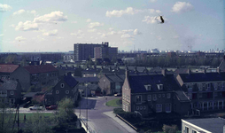 DIA41992 Spijkenisse; ; Bovenaanzicht van de Wijk Centrum vanaf de Dorpskerk. Op de achtergrond het Churchillflat en ...