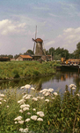 DIA41999 Spijkenisse; ; Molen aan het Noordeinde, opname vanaf de overkant van de haven, 1972