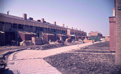 DIA42008 Complex van 222 dakterraswoningen aan de Apollostraat; September 1973