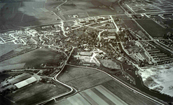 DIA42210 Spijkenisse; ; Luchtfoto van de uitbreiding rond Spijkenisse, ca. 1965