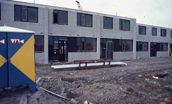 DIA42218 Woningbouw in Hoogvliet nabij het metrostation; ca. 1972