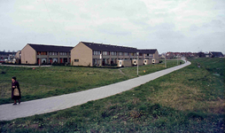 DIA42223 Woningen in Hoogvliet; ca. 1980