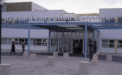 DIA42539 Ziekenhuis Ruwaard van Putten: met het kunstwerk De Godin van de Gezondheid; Augustus 1990