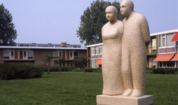DIA42629 Standbeeld Het bejaard echtpaar van Hansje den Hollander; Augustus 1990