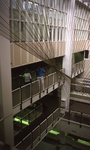 DIA42801 Het gemeentehuis van Spijkenisse: kunstwerk in de hal; September 1988