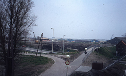 DIA43011 De voetbrug tussen Ottershol en Nieuwstraat (hoek Nieuwstraat en D. Losstraat, over het toenmalige tracé van ...