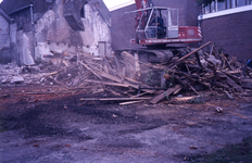DIA43021 Sloop aan de achterzijde van 't Oudste Huys; ca. 1984