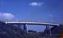 DIA43296 Loopbrug over de Groenewoudlaan bij Ottershol; ca. 1975
