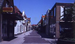 DIA43502 Winkelstraat De Voorstraat, rechts de Nieuwstraat; ca. 1986