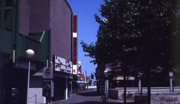 DIA43511 Bioscoop aan de Nieuwstraat: Out of Africa en Police Academy, Iron Eagle en de Troetelbeertjes; ca. 1986