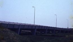 DIA43545 De brug van de Baljuwlaan over de Vierambachtenboezem; ca. 1986