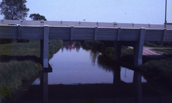 DIA43546 De brug van de Baljuwlaan over de Vierambachtenboezem; ca. 1986