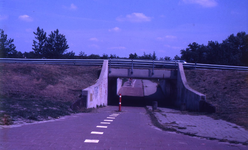 DIA43550 De fietstunnel onder de Baljuwlaan ter hoogte van de Hogeweg; ca. 1986