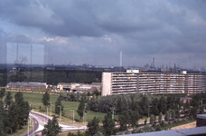 DIA43581 Verzorgingstehuis De Marckenburgh: uitzicht op de Marrewijkflat en de bedrijven aan de Randweg; ca. 1978