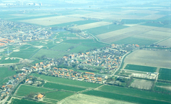 DIA43598 Luchtfoto van Spijkenisse: het dorp Hekelingen; ca. 1979