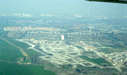 DIA43599 Luchtfoto van Spijkenisse: Wijk de Akkers in aanbouw; ca. 1979