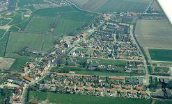 DIA43601 Luchtfoto van Spijkenisse: het dorp Hekelingen; ca. 1979