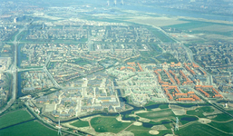 DIA43605 Luchtfoto van Spijkenisse: de Wijk Waterland; ca. 1979