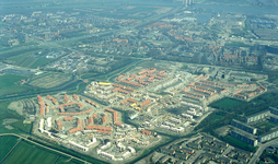 DIA43606 Luchtfoto van Spijkenisse: de Wijk Sterrenkwartier Noord, (Wijk De Hoek), in aanbouw; ca. 1979