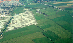 DIA43610 Luchtfoto van Spijkenisse: Wijk de Akkers in aanbouw; ca. 1979