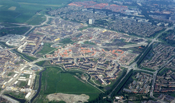 DIA43623 Luchtfoto van Spijkenisse: Wijk de Akkers in aanbouw; ca. 1979