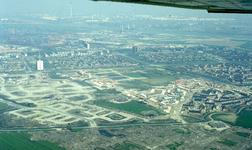 DIA43626 Luchtfoto van Spijkenisse: Wijk de Akkers in aanbouw; ca. 1979