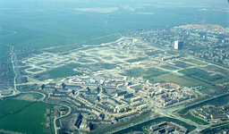 DIA43629 Luchtfoto van Spijkenisse: Wijk de Akkers in aanbouw; ca. 1979
