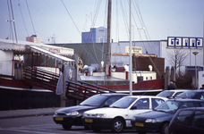 DIA43722 De haven met de Augustina, op de achtergrond de Gamma; ca. 1999