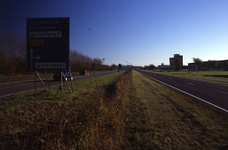 DIA43848 De Groene Kruisweg: ANWB-bord richting Spijkenisse, Rotterdam en Halfweg 1 en 2; ca. 1999