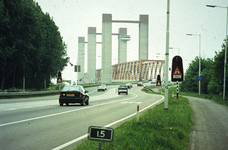 DIA43876 De Groene Kruisweg: over de Spijkenisserbrug; ca. 1999