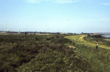 DIA43971 Uitzicht over de Oude Maas vanaf de Nieuw Hongerlandsedijk; ca. 1978