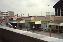 DIA43995 Winkels in de IJsselstraat; ca. 1999